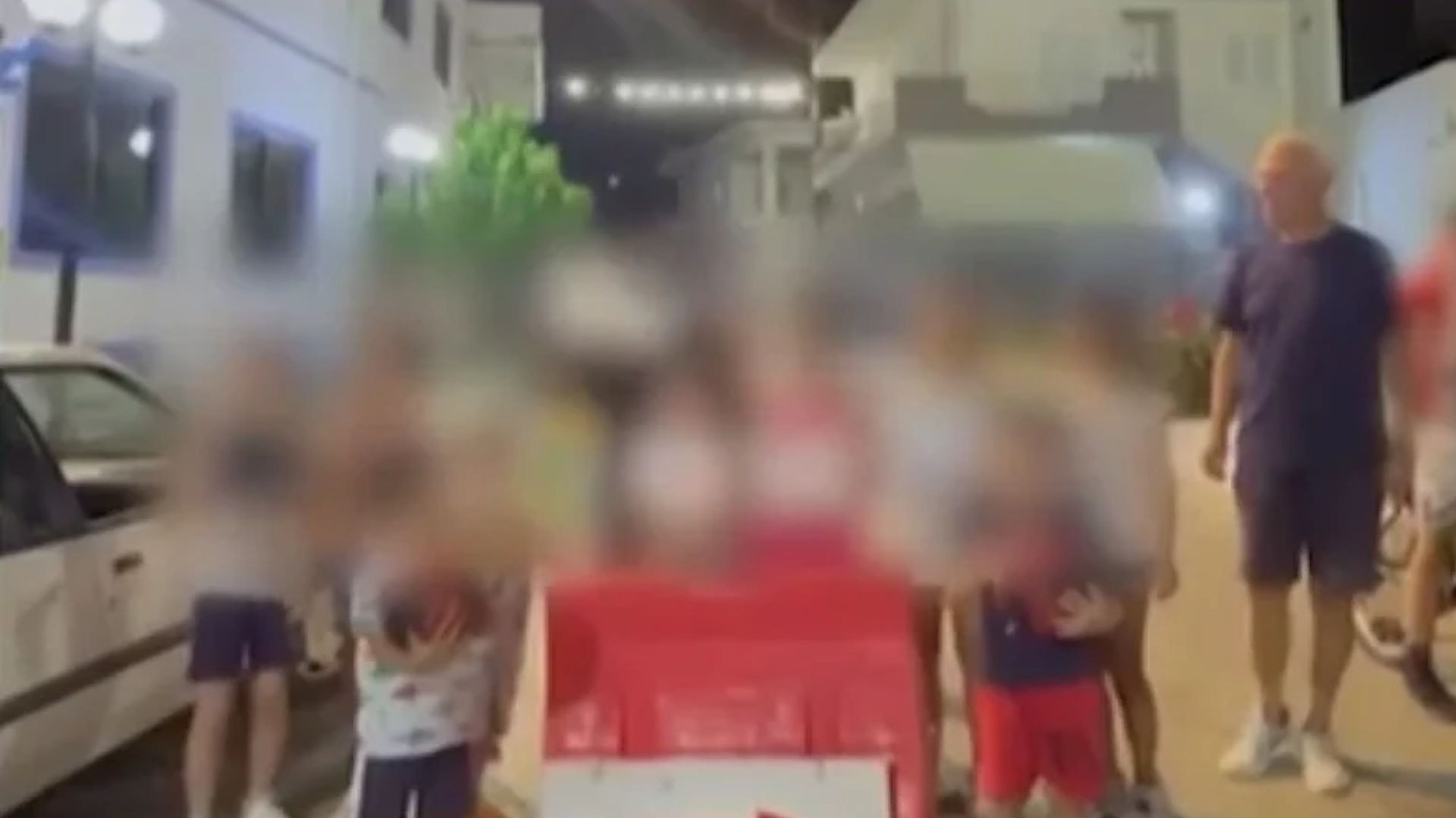 Ο πρόεδρος των Χωστίων αποφάσισε το κλείσιμο κεντρικού δρόμου