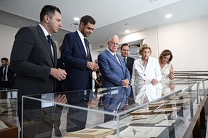 Εμβληματική δωρεά στη Γ.Γ. Επικοινωνίας και Ενημέρωσης