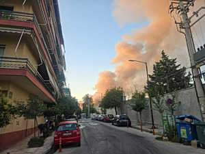 Φωτιά στο παλιό κτίριο του Μπάντμιντον στο Πάρκο Γουδή – Μεγάλη κινητοποίηση της Πυροσβεστικής