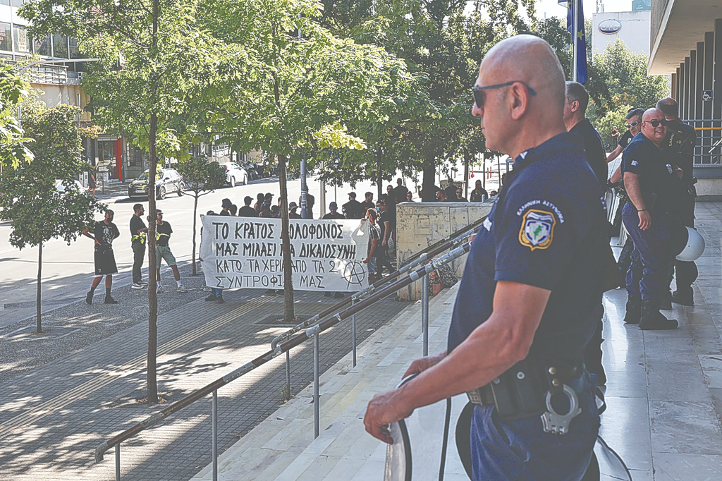 Μίσος και βλακεία