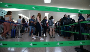 Βαρκελώνη: Συνελήφθη 23χρονος που φώναζε «Αλλάχου Ακμπάρ» στο αεροδρόμιο – Έτρεχαν όλοι πανικόβλητοι (pics)