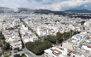 Γιατί δεν έχουμε πεζοδρόμια στην Αθήνα;