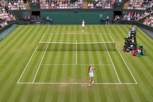 Wimbledon: Ξέσπασε η Αντρέεβα μετά τον αποκλεισμό, πέταξε τη ρακέτα και παραλίγο να χτυπήσει το ball girl (vid)