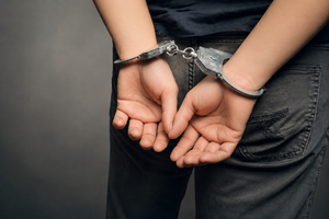 Οι αριθμοί της ανήλικης παραβατικότητας – Πιο σκληρά και πιο βίαια τα εγκλήµατα