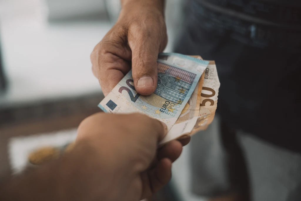 Συντάξεις χηρείας: Τι αλλάζει με το νέο πλαίσιο – Ποιοι ωφελούνται και ποιοι μένουν χωρίς αναδρομικά