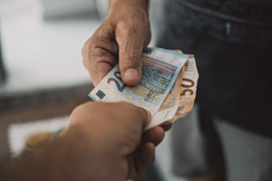 Συντάξεις χηρείας: Τι αλλάζει με το νέο πλαίσιο – Ποιοι ωφελούνται και ποιοι μένουν χωρίς αναδρομικά