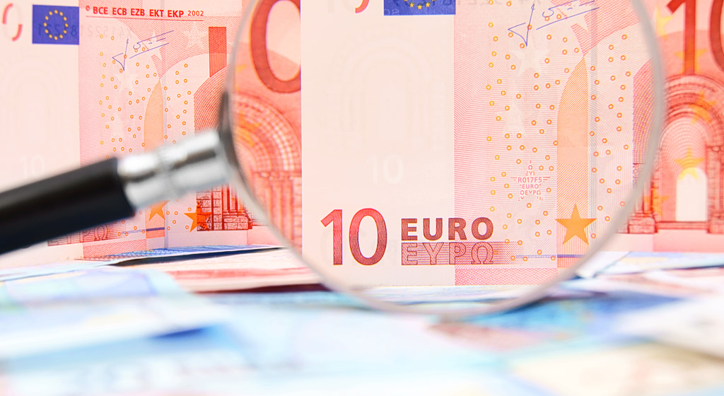 Το ευρώ υποχωρεί 0,16%, στα 1,1422 δολάρια