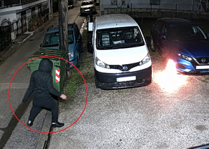 Βίντεο ντοκουμέντο εμπρηστικής επίθεσης σε αυτοκίνητο στη Λάρισα – Αναζητείται ο δράστης με το πατίνι