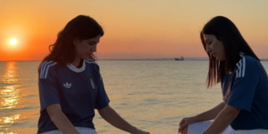 Η φανέλα της Εθνικής ταξιδεύει σε κάθε γωνιά της Ελλάδας αυτό το καλοκαίρι
