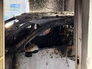 Διπλό περιστατικό με φωτιές σε ΙΧ στη Θεσσαλονίκη – Πέντε τραυματίες σε πολυκατοικία