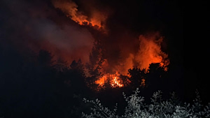 Φωτιά σε εργοστάσιο κοντά στην εθνική οδό Αγρινίου – Αντιρρίου (video)