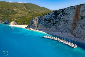 Κεφαλονιά: Πώς η δεύτερη ωραιότερη παραλία στον κόσμο κινδυνεύει από τον βυθό της
