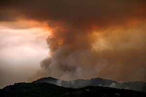 Πύρινη κόλαση σε Γαλλία και Ισπανία: Κοντά στους 400.000 οι εκτοπισμένοι – Στάχτη έκταση 4 φορές μεγαλύτερη από το Παρίσι