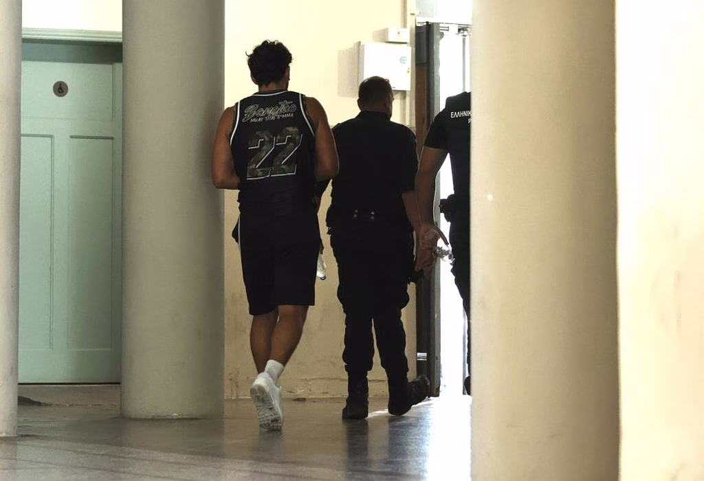 Προφυλακίστηκε ο 27χρονος που ταξίδεψε από την Γερμανία στο Ηράκλειο και ξυλοκόπησε άγρια την πρώην σύντροφό του