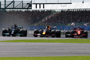 Formula 1: Η σφοδρή σύγκρουση του Φερστάπεν, μετά την επαφή με τον Χάμιλτον – Τι συνέβη την τελευταία φορά που είχε sprint στο Σίλβερστοουν! (vids)