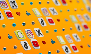 ΕΕ εναντίον Big Tech: Προ των πυλών απαγορεύσεις στα social media για ανήλικους