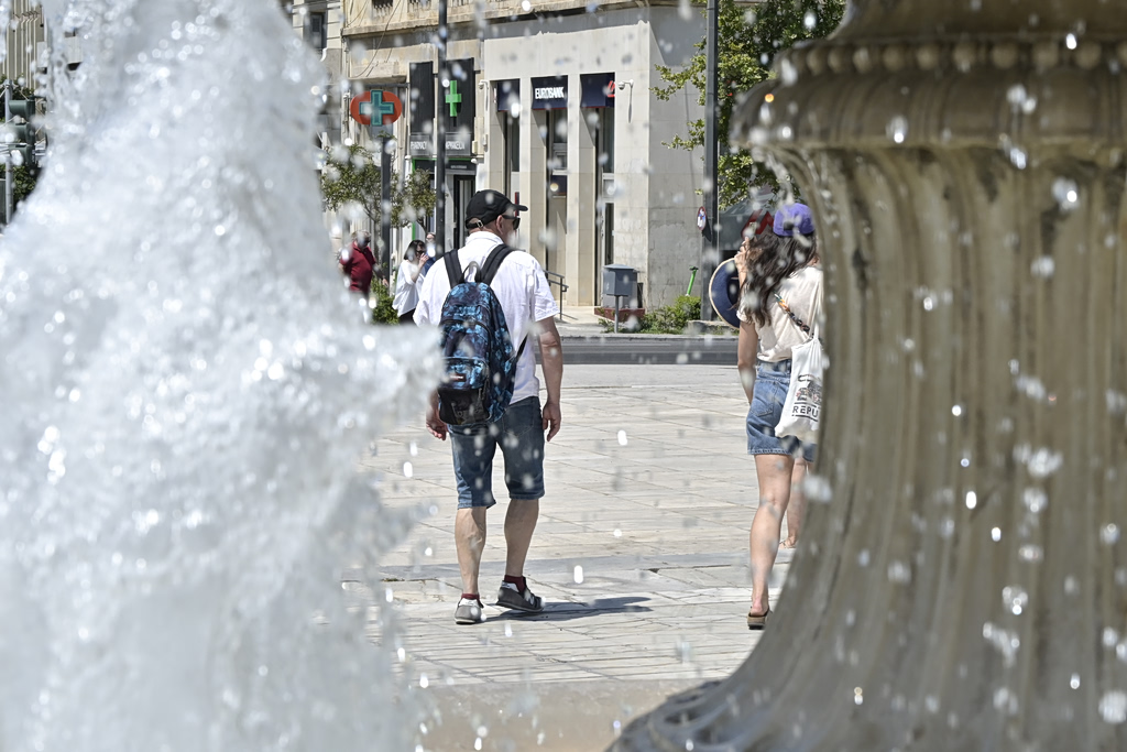 Καιρός: Έως 36°C ο υδράργυρος – Πού αναμένονται βροχές και καταιγίδες