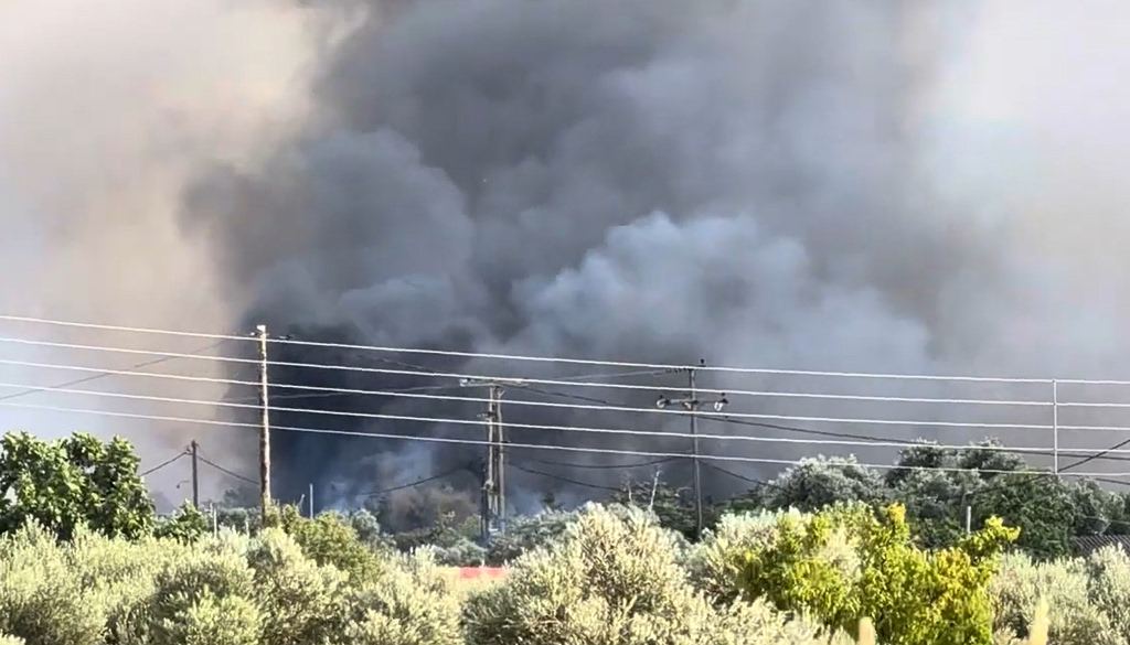 Πυρκαγιά στη Νέα Καλλικράτεια Χαλκιδικής – 112 για εκκένωση δύο περιοχών (vid)