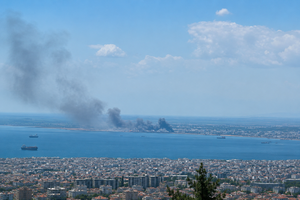 Φωτιά στο Καλοχώρι Θεσσαλονίκης: Στο σημείο 18 πυροσβέστες και 7 οχήματα