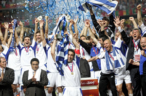 Ο Φ. Κατεργιαννάκης στο tanea.gr για τον άθλο στο Euro 2004, την Porsche του Ρεχάγκελ, τις «φωνές» του Καραγκούνη και το… τιμημένο (pic)
