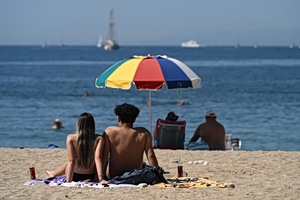 Θερμό επεισόδιο καύσωνα στη χώρα: Πώς θα εξελιχθεί – Οι ανώτερες θερμοκρασίες και η μέρα κορύφωσης