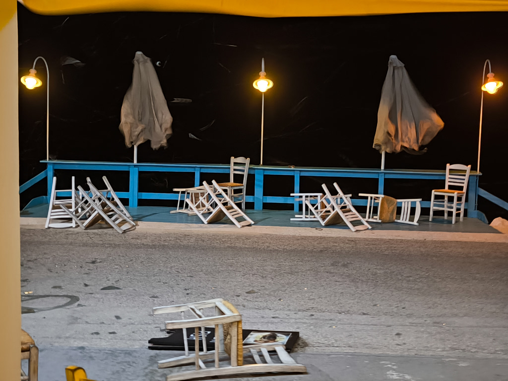 Η κακοκαιρία προκάλεσε προβλήματα στην Κέρκυρα με πτώσεις δέντρων