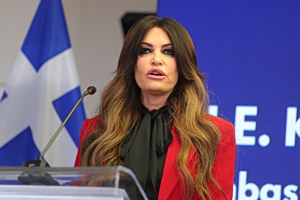 Συλλυπητήριο μήνυμα της Κίμπερλι Γκίλφοϊλ στην Αφροδίτη Νέστορα – «Θρηνούμε την απώλεια της μητέρας της»