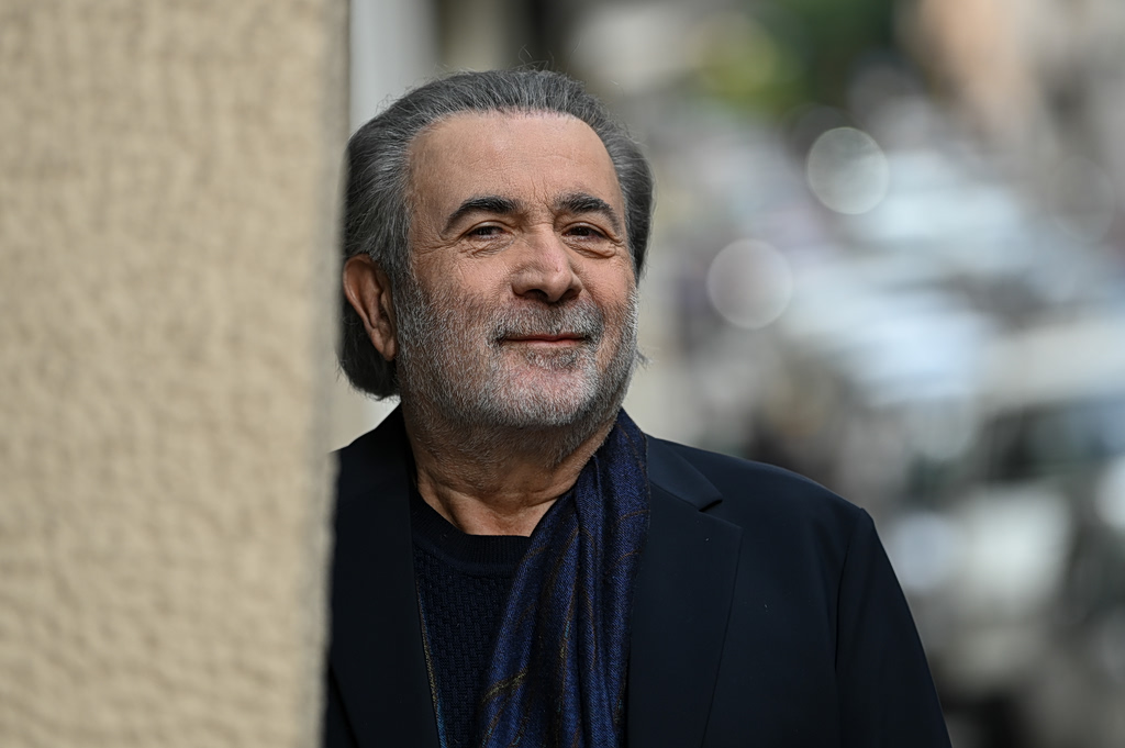 Ξέσπασε ο Λάκης Λαζόπουλος για την Πάρο: «Μπήγονται βαθιά τα θεμέλια της Μύκονοποίησης»
