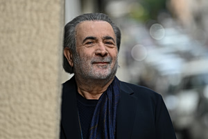 Ξέσπασε ο Λάκης Λαζόπουλος για την Πάρο: «Μπήγονται βαθιά τα θεμέλια της Μύκονοποίησης»