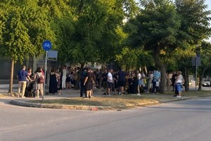 Λάρισα: Στην ουρά από το ξημέρωμα για έκδοση διαβατηρίων – Μέχρι πότε η προθεσμία πριν αλλάξουν οι ταυτότητες