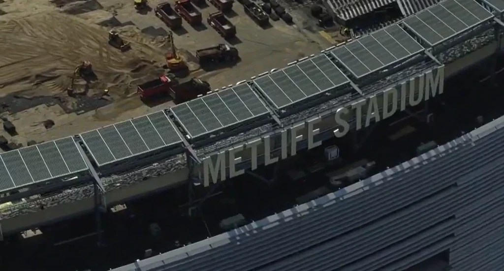 Το «MetLife Stadium» άλλαξε πρόσωπο: Ξηλώθηκε το χορτάρι του τελικού του Μουντιάλ και μπήκαν μπουλντόζες (vid)