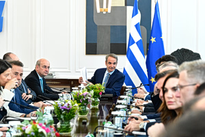 Σινιάλα Μητσοτάκη στους «αποσυσπειρωμένους»