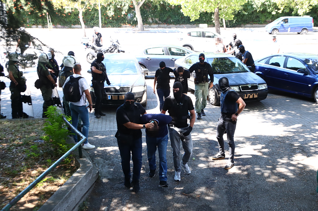 Προφυλακιστέοι οι δύο κατηγορούμενοι για τη φονική επίθεση στο σπίτι της οικογένειας Νέστορα