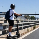 Οδηγός με πατίνι «εγκλωβίστηκε» στην εθνική οδό – Η επιχείρηση… απελευθέρωσής του (video)