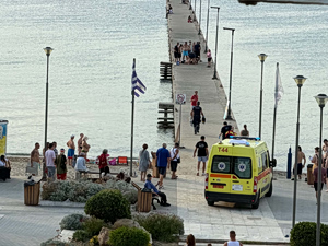 Σοκ με τον ανήλικο που τραυματίστηκε σοβαρά κάνοντας βουτιά στην Σκάλα Περαίας – Δεν τον έχει αναζητήσει κανείς