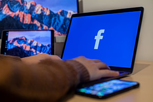 Facebook: Προβλήματα πρόσβασης στην πλατφόρμα – Το μήνυμα που βλέπουν οι χρήστες