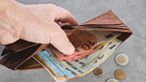 Εφορία: Λογαριασμός 8,56 δισ. ευρώ για εκατομμύρια φορολογούμενους μέχρι και την Παρασκευή