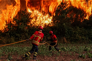 Καίγεται η Νότια Ευρώπη: Μάχη με τις φλόγες σε Γαλλία, Ισπανία, Πορτογαλία, δεκάδες χιλιάδες καμένα στρέματα