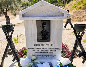 «Ράγισαν» καρδιές στη Ρόδο: Λύγισε η μητέρα του 19χρονου ΕΠΟΠ που σκοτώθηκε από χειροβομβίδα
