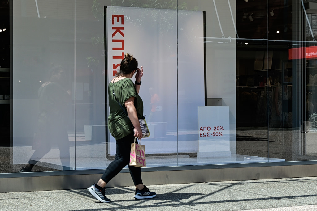 Θερινές εκπτώσεις 2026: Σήμερα η «πρεμιέρα» – Πόσο θα διαρκέσουν, ποια η Κυριακή με ανοιχτά καταστήματα