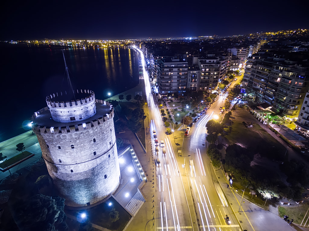 Νέος φωτισμός μεταμορφώνει τον Λευκό Πύργο, το Επταπύργιο και τα τείχη της Θεσσαλονίκης