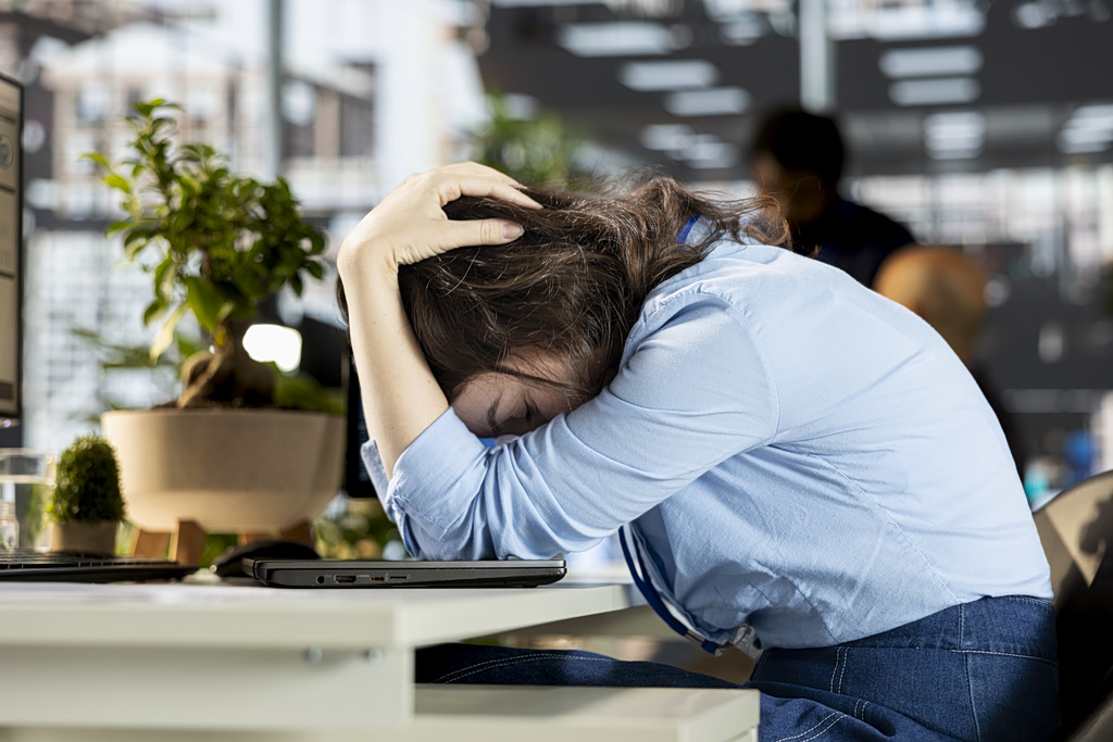 Η παγίδα του burnout: Γιατί οι καλύτεροι εργαζόμενοι «καίγονται» πρώτοι