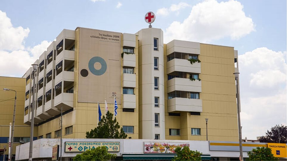 Φωτιά στο «Θριάσιο» Νοσοκομείο – Υπό έλεγχο η πυρκαγιά, προληπτική εκκένωση του ισογείου