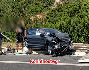 Σοβαρό τροχαίο με τρεις τραυματίες στην Κορίνθου–Τριπόλεως: Φορτηγό πέρασε στο αντίθετο ρεύμα και καρφώθηκε σε ΙΧ (video)