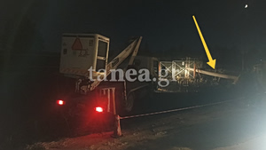 Θεσσαλονίκη: Σοκαριστικές εικόνες από το σημείο που σκοτώθηκε ο 30χρονος – «Κομμάτια» έγινε το ΙΧ