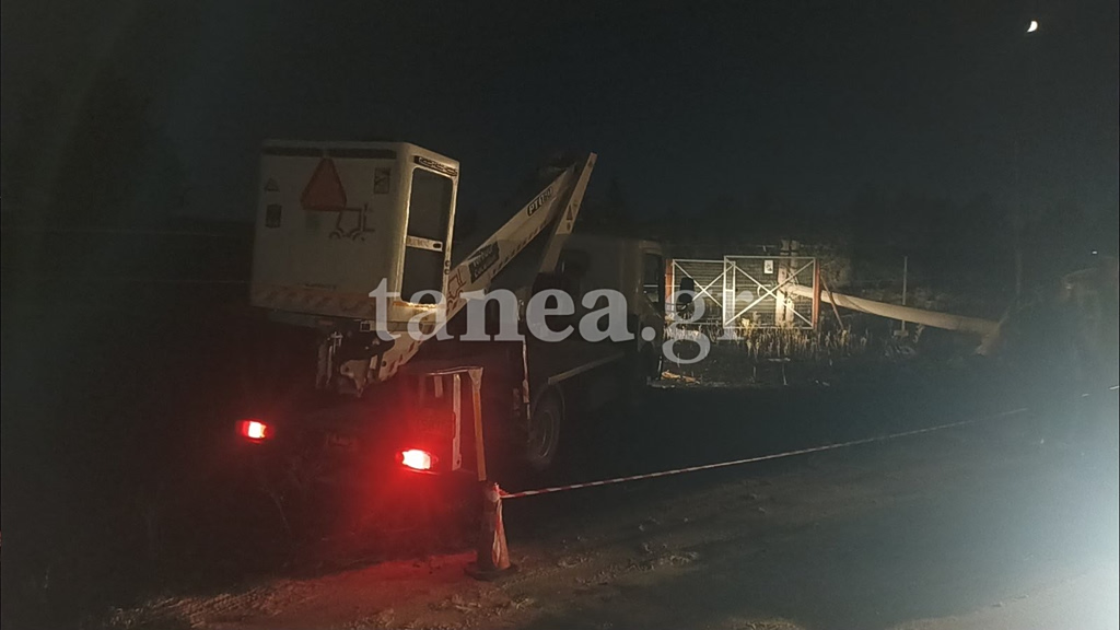 Δραματικές εξελίξεις στο Ωραιόκαστρο: Οι συγκλονιστικές εικόνες από το σημείο της μοιραίας πρόσκρουσης που συγκλόνισε το πανελλήνιο 3 Κατεστραμμένο όχημα Ωραιόκαστρο
