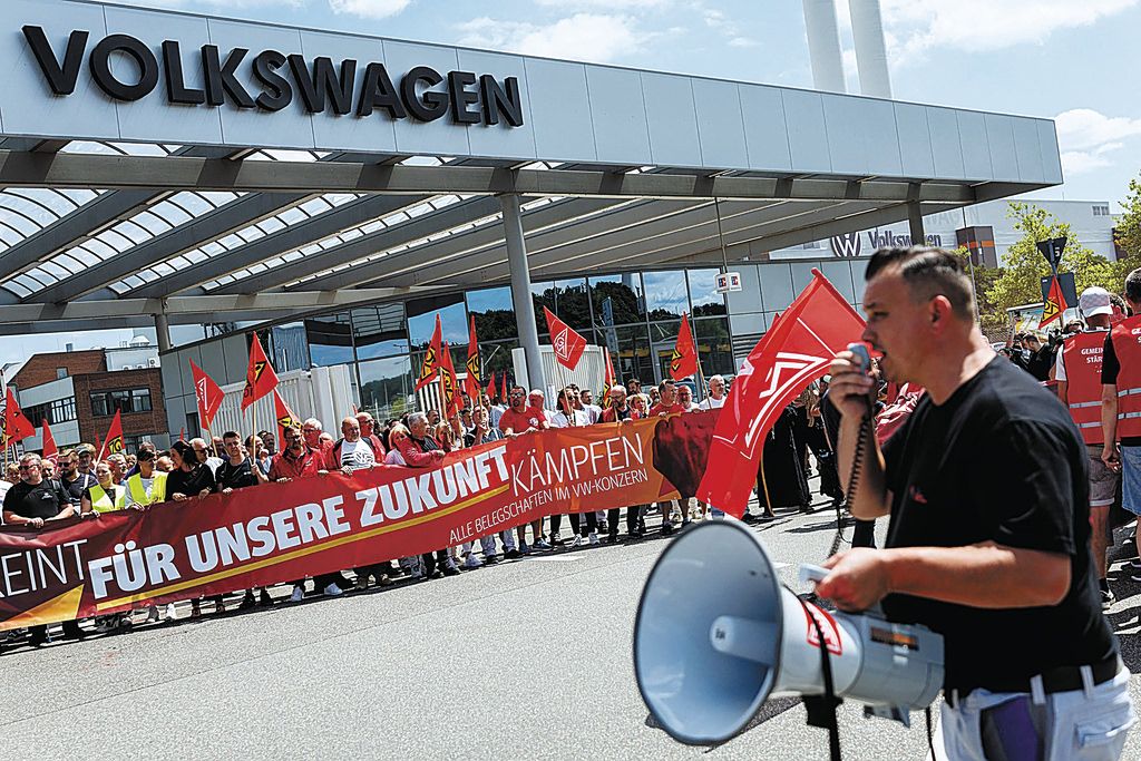 Ανεβαίνει το θερμόμετρο στον όμιλο Volkswagen – Ερωτηματικά για 100.000 θέσεις εργασίας