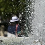Καιρός: Αίθριος με τοπικές βροχές στα ηπειρωτικά – Έως 35°C η θερμοκρασία