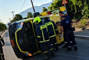 Χανιά: Συγκλονίζουν οι λεπτομέρειες της ανατροπής του ασθενοφόρου – Ο διασώστης έκανε ΚΑΡΠΑ και εκτινάχθηκε από το όχημα