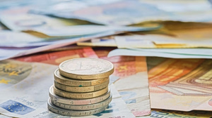 Χρέη: Πότε συμφέρουν οι 72 δόσεις και πότε ο εξωδικαστικός μηχανισμός